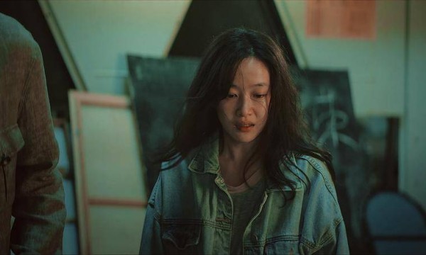 刘美含主演电影《逆行人生》正在热映 首挑母亲角色反差感十足